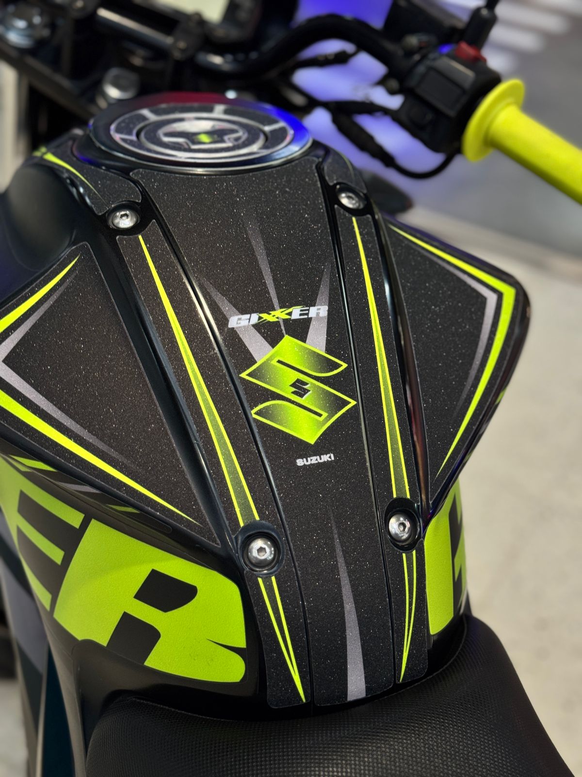 PROTECTOR GIXXER 150 CARBURADA