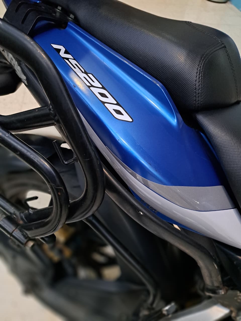 CALCAS PULSAR NS FI 200 PLATEADO