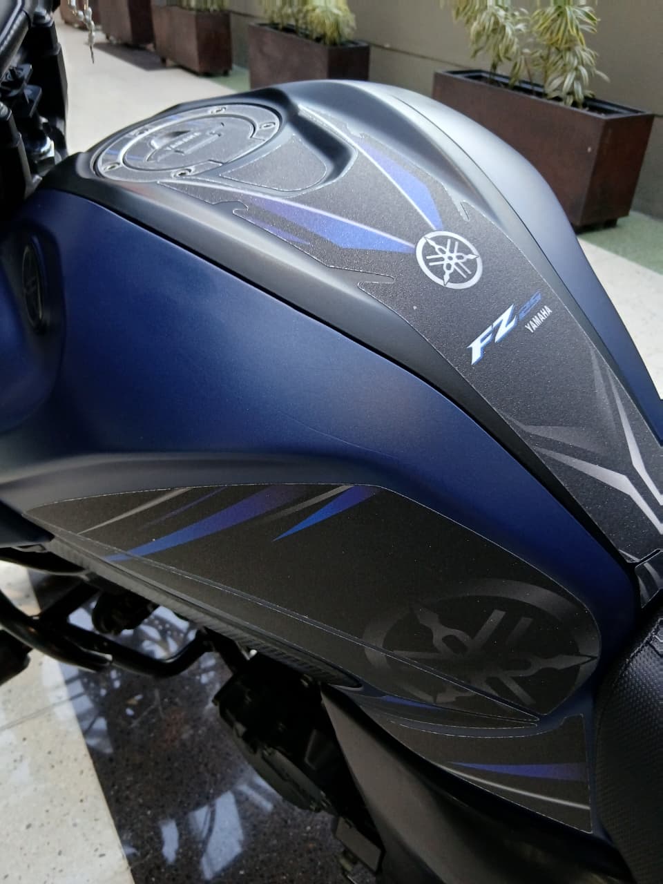 PROTECTOR FZ 250 REF 001