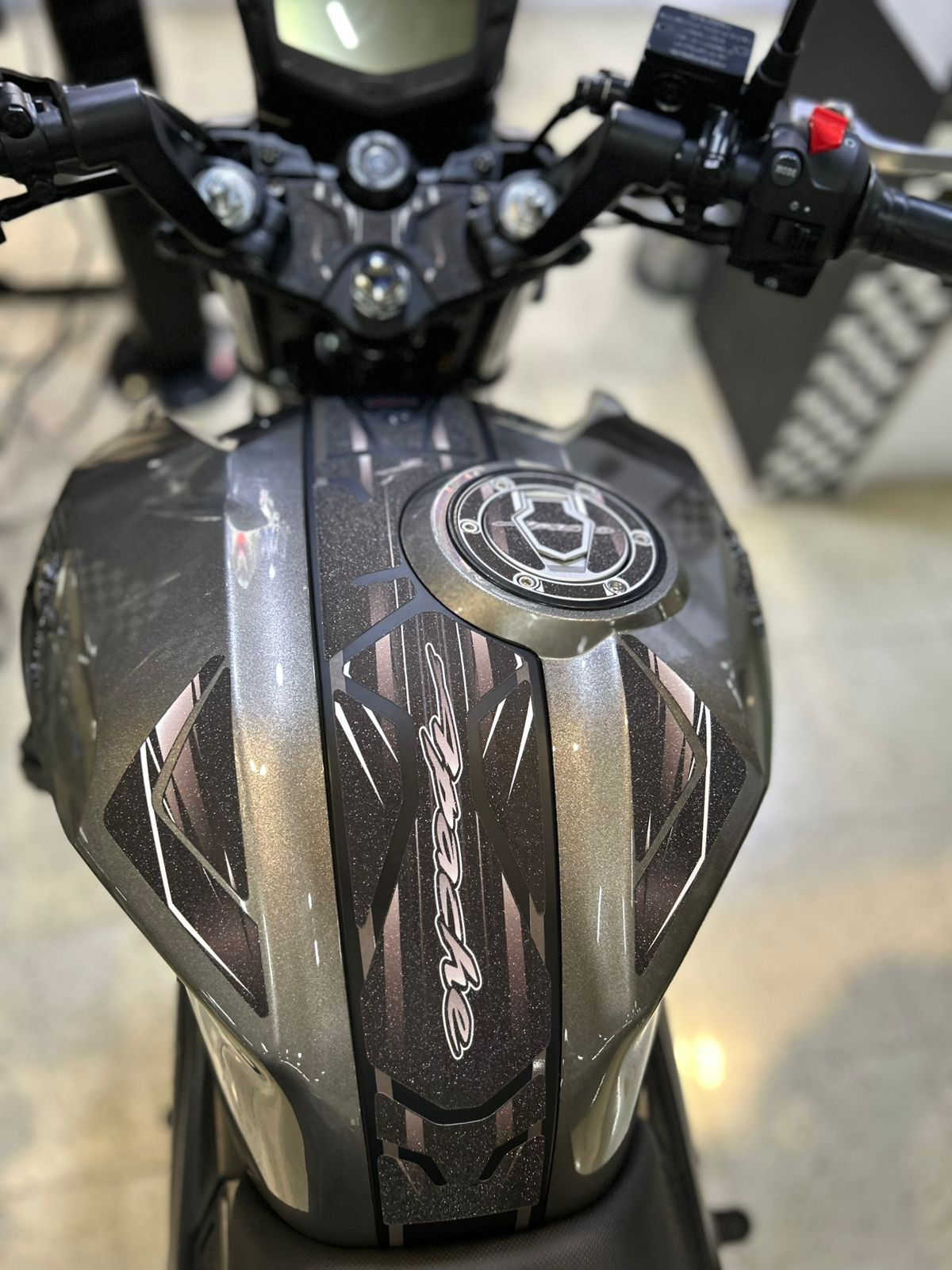 PROTECTOR APACHE 4V REF 001