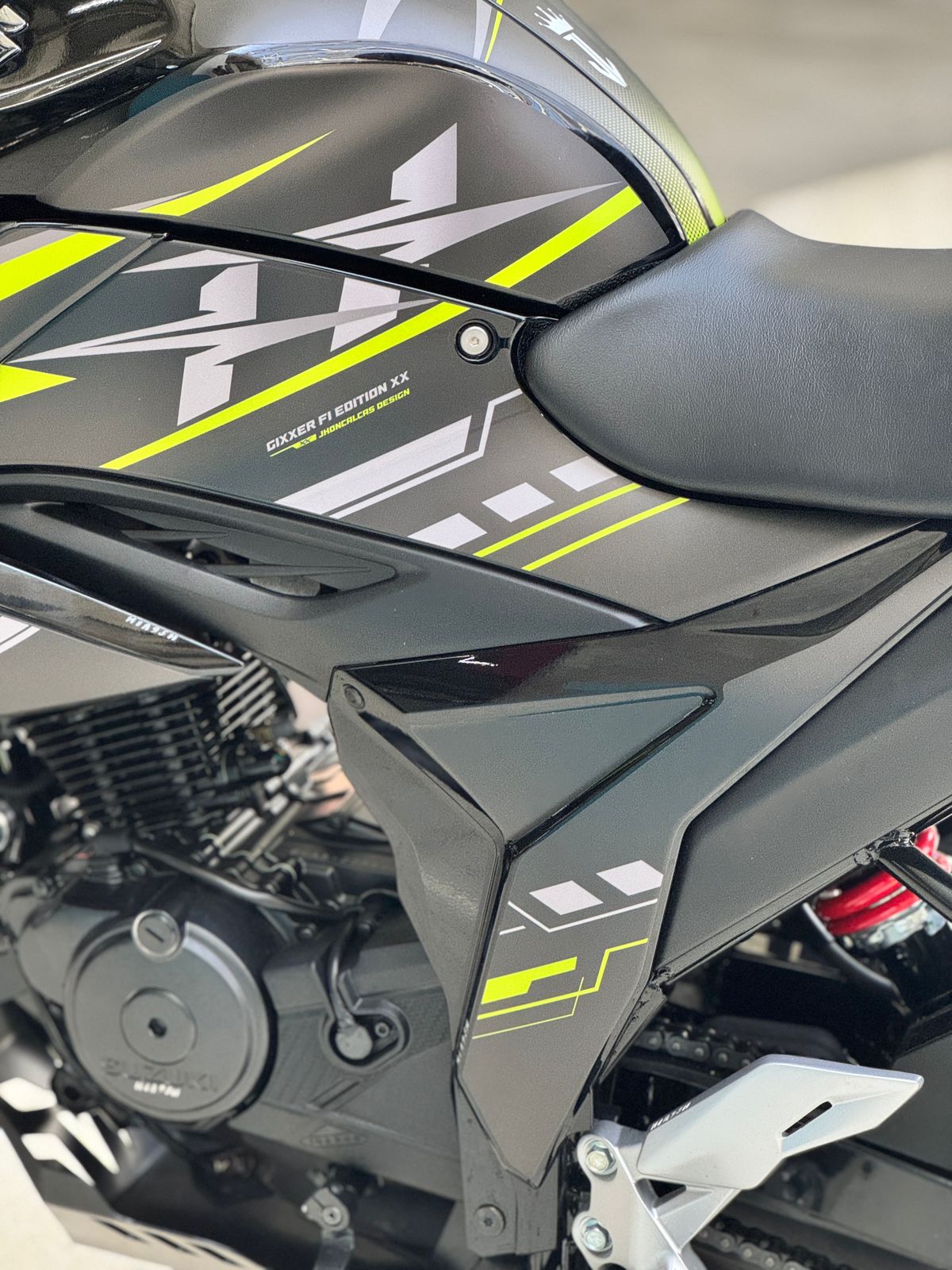 CALCAS GIXXER 150-250 PERSONALIZADO REF 004