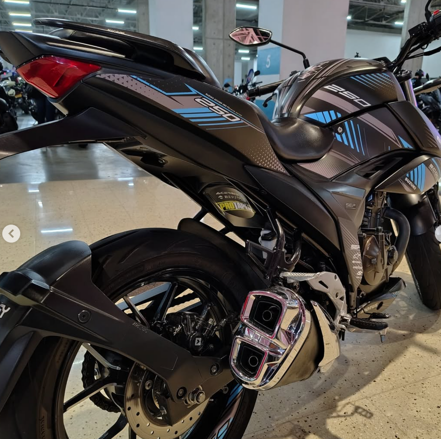 CALCAS GIXXER 150-250 PERSONALIZADO REF 003