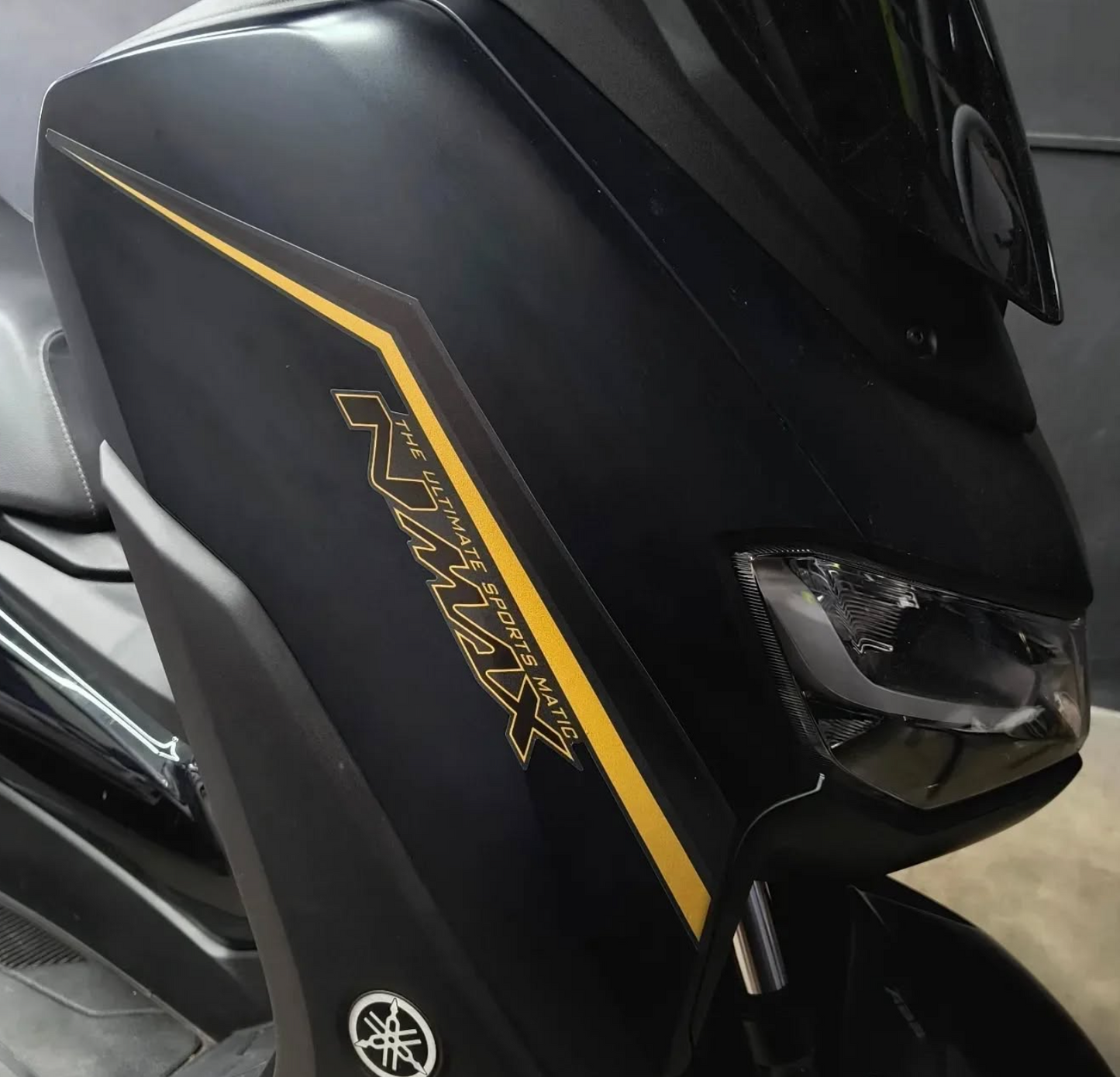 CALCAS NMAX REF 002 MOTO BLANCA