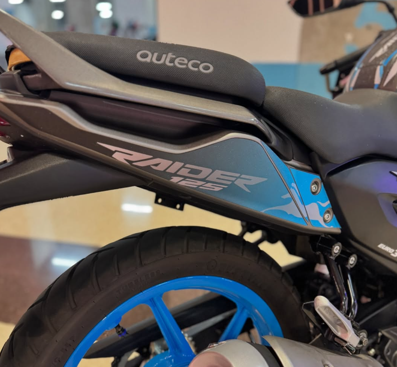 CALCAS RAIDER CON RINES