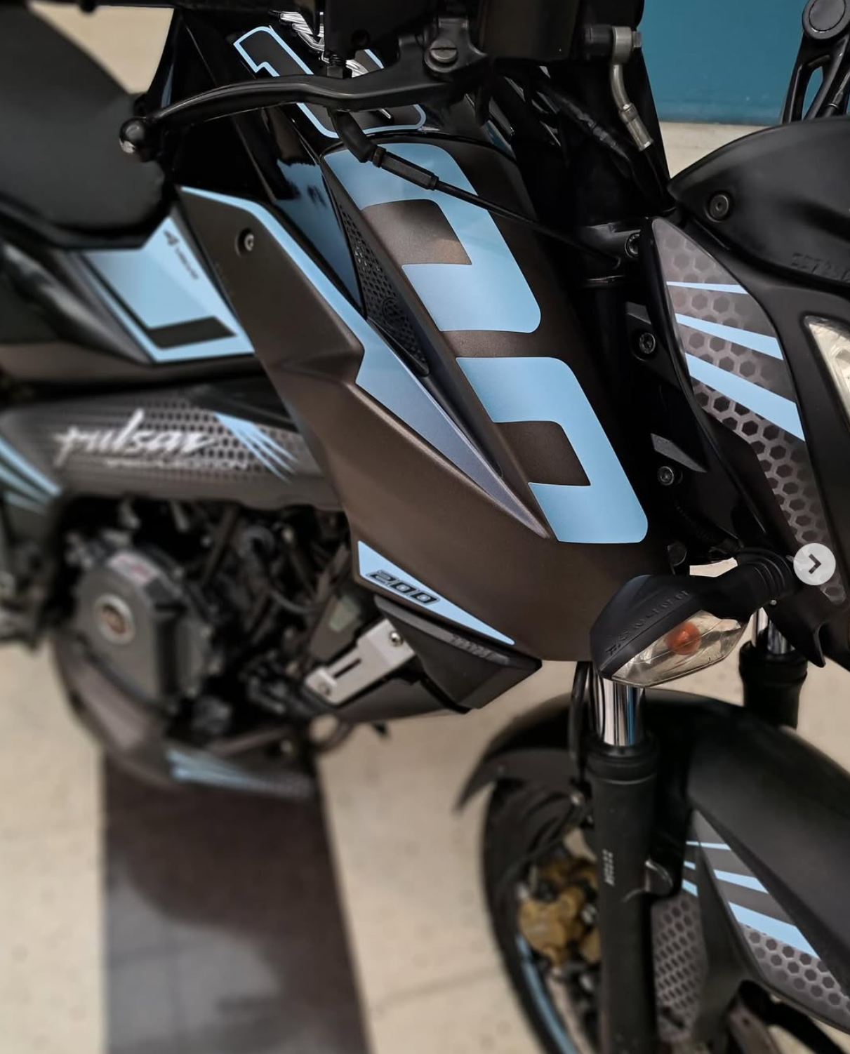 CALCAS PULSAR NS 200