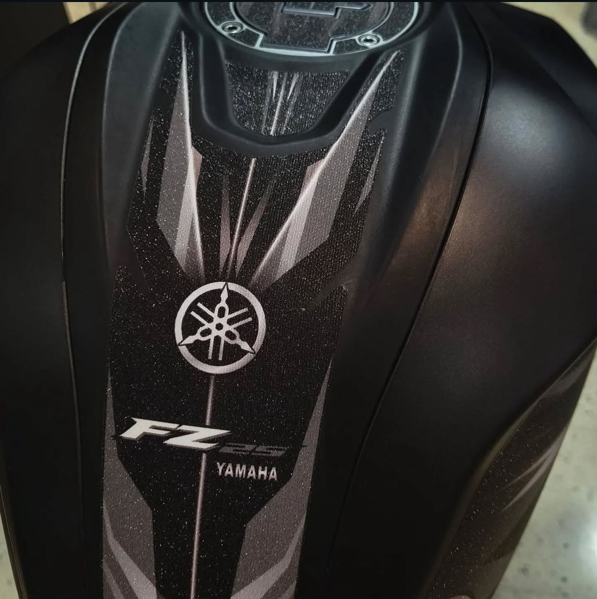 PROTECTOR FZ 250 REF 002