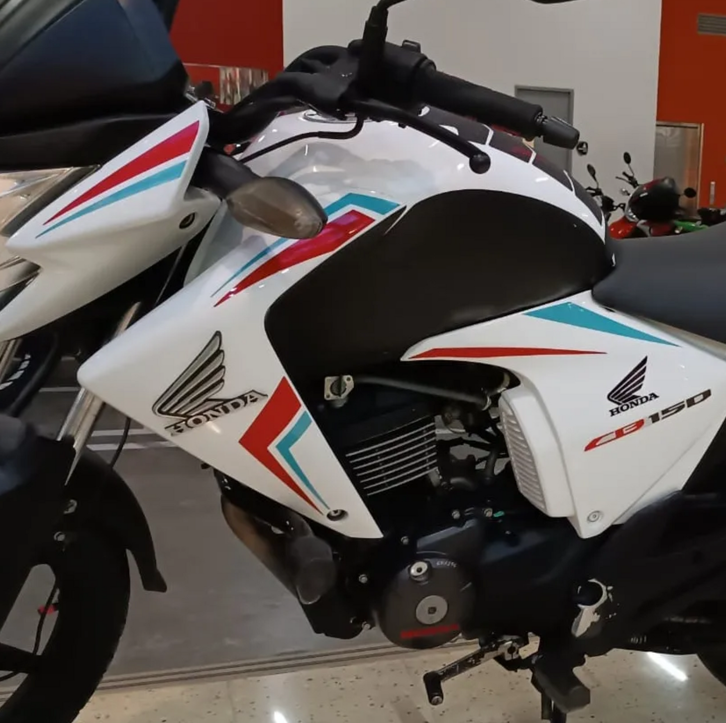 CALCAS CB150 INVICTA