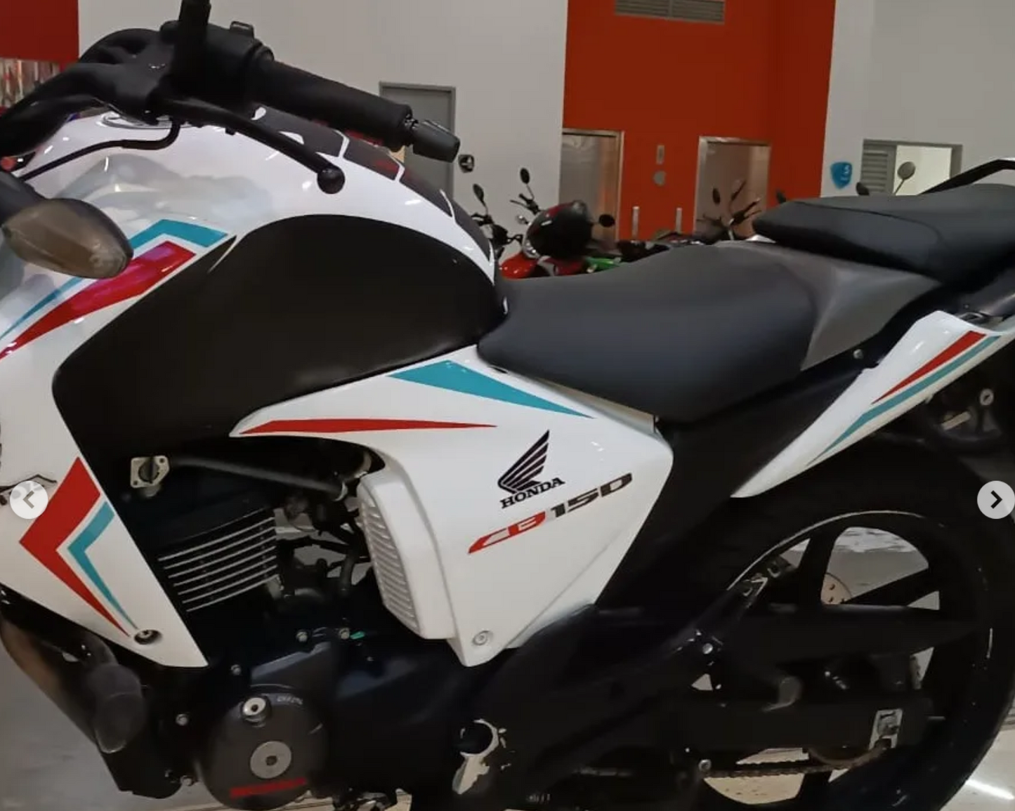CALCAS CB150 INVICTA