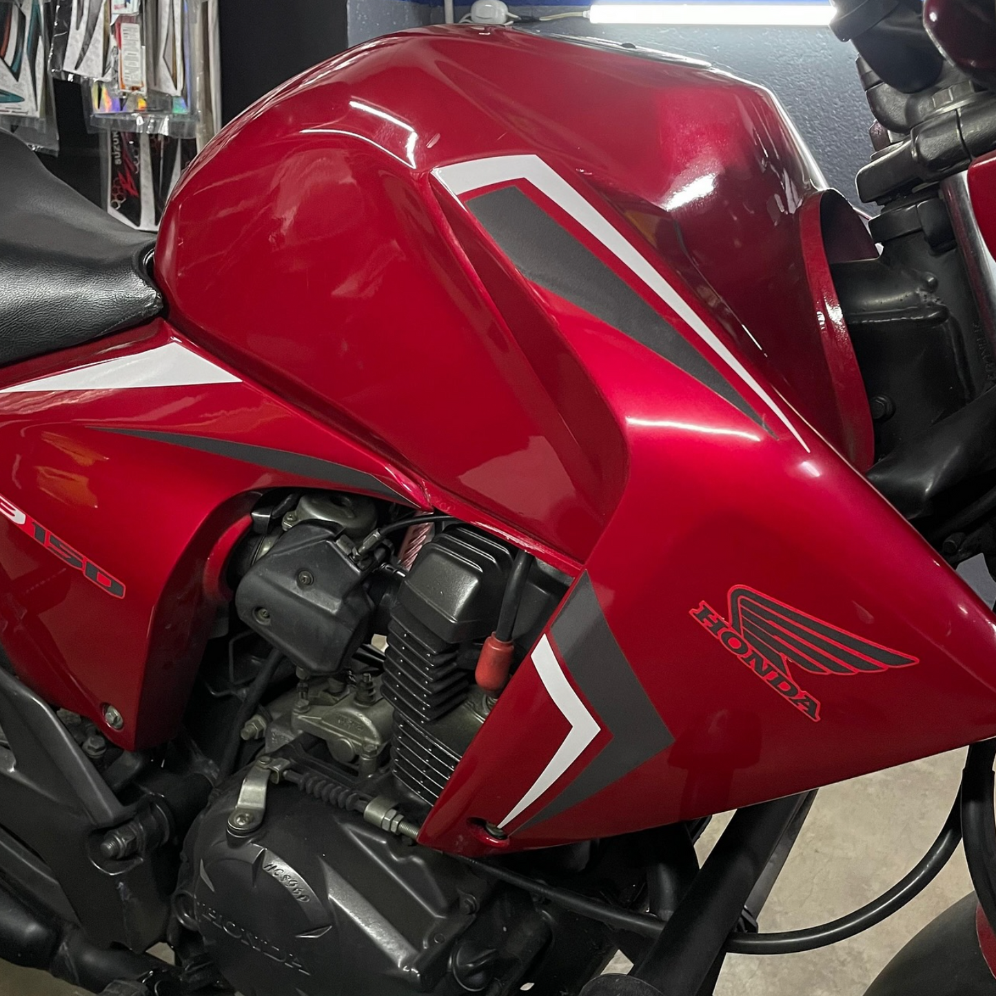 CALCAS CB150 INVICTA