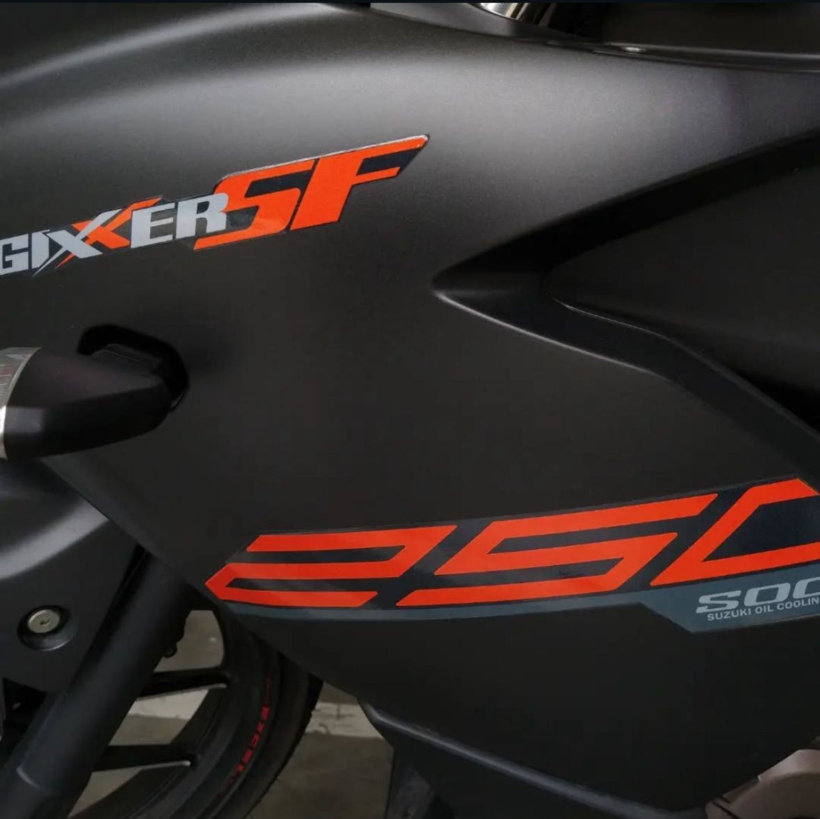 CALCAS GIXXER 250 SF V1