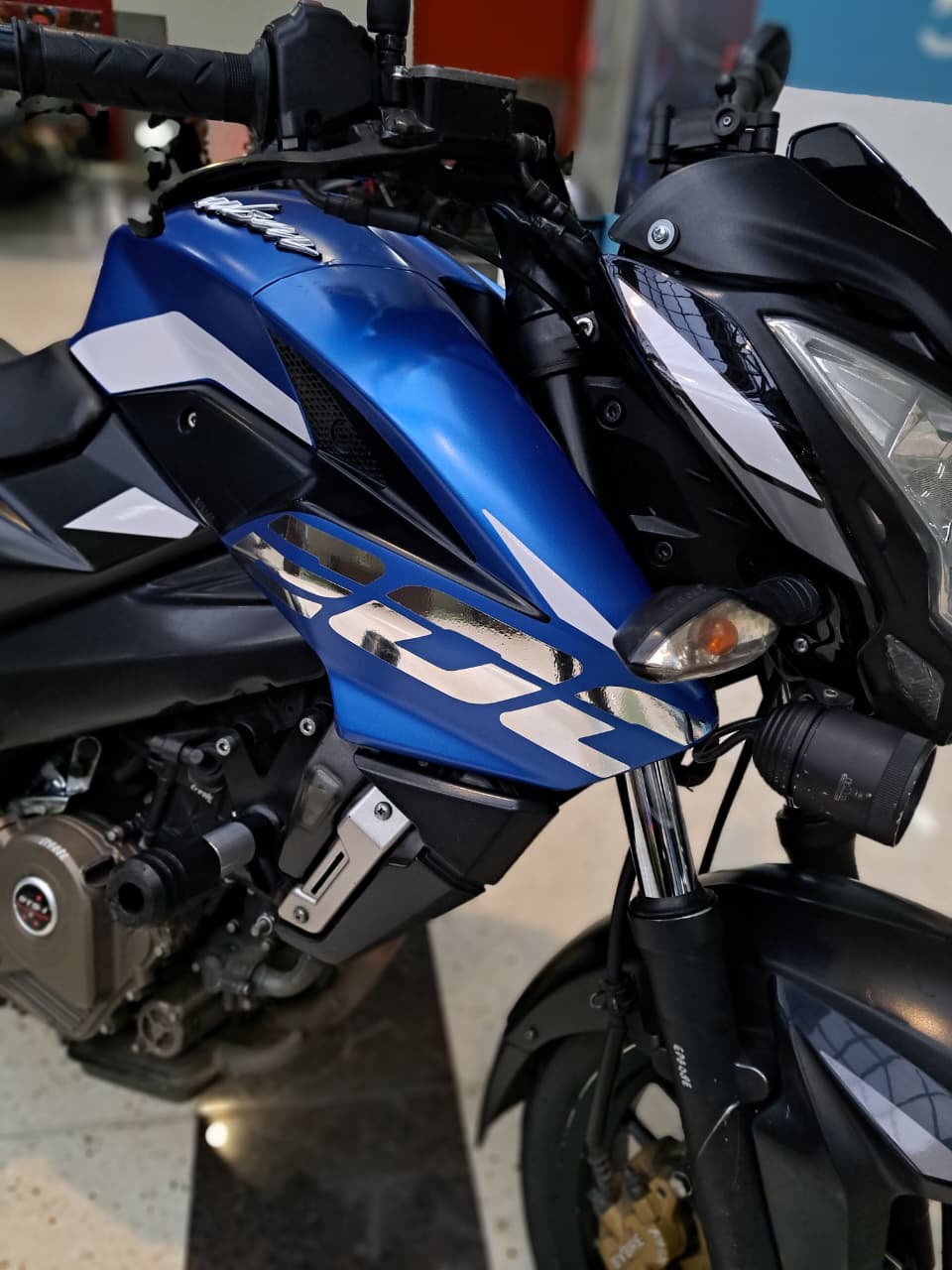 CALCAS PULSAR NS FI 200 PLATEADO