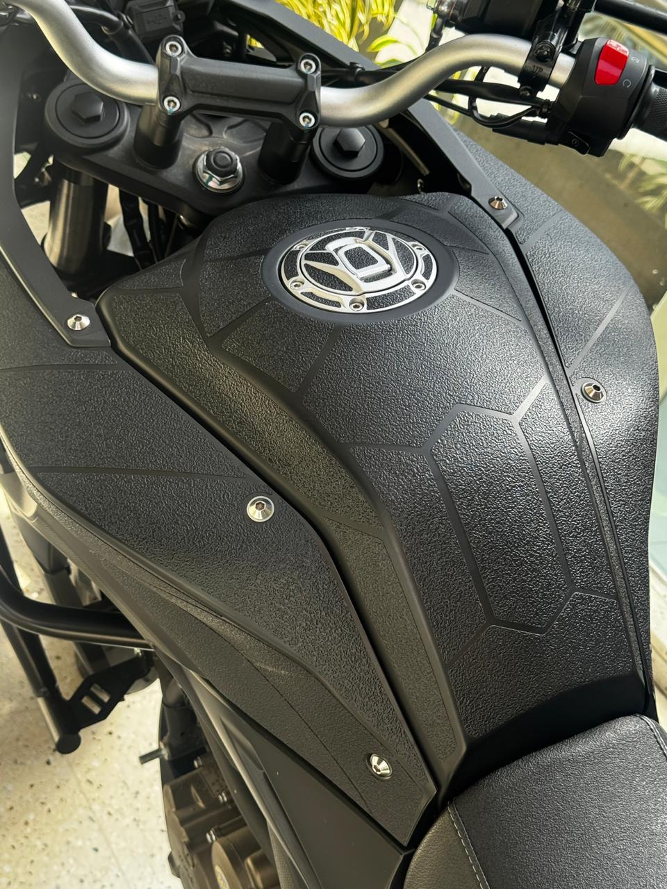 PROTECTOR VOGE DS 300 FULL TANQUE FIBRA AMERICANCA